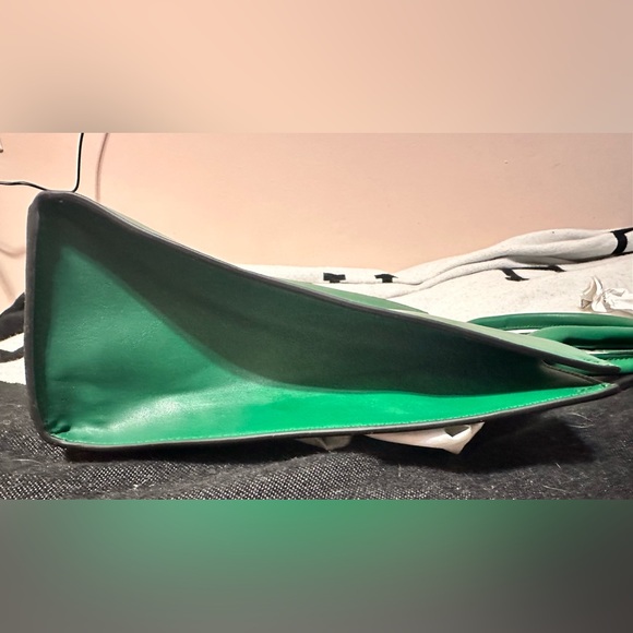 DG handbag. Never used. Green - Picture 3 of 7